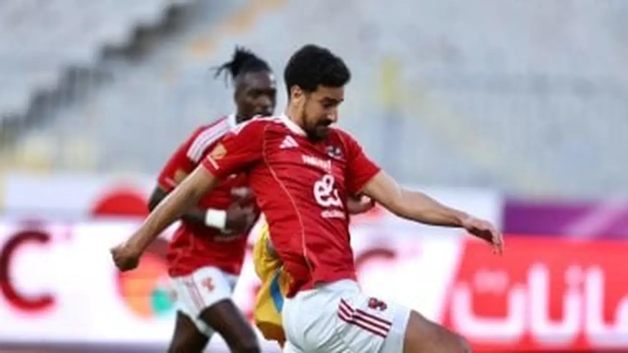 وكيل بن رمضان فى القاهرة لحسم صفقة انتقال اللاعب من الأهلى للشمال القطرى